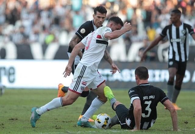 São Paulo x Botafogo: onde assistir, escalações e desfalques