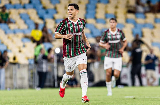 Savarino festeja primeiro gol e mira sequência no Fluminense: "Feliz por esse momento"