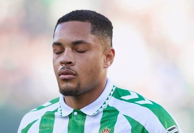 Barcelona bate martelo e planeja vender Vitor Roque