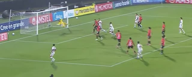 QUASE! Ferreirinha acerta belo chute e por pouco não marca para o São Paulo