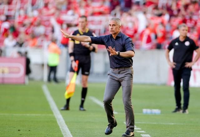 Ex-Corinthians, Sylvinho é contratado para comandar seleção da Albânia