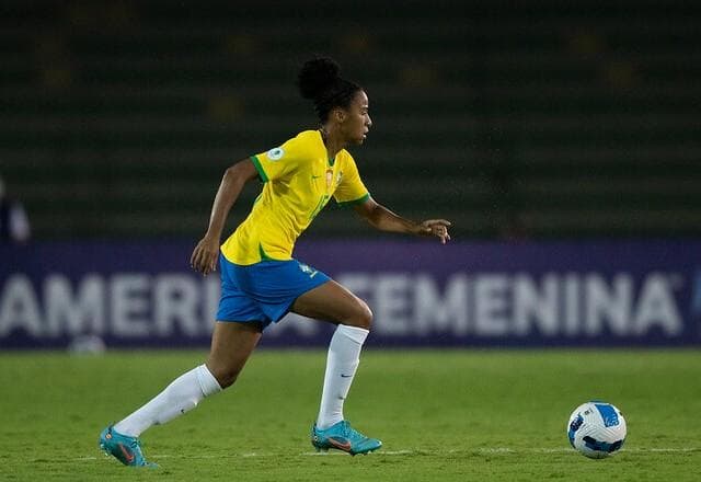 Zagueira Tainara é diagnosticada com Covid-19 e desfalca o Brasil na Copa América