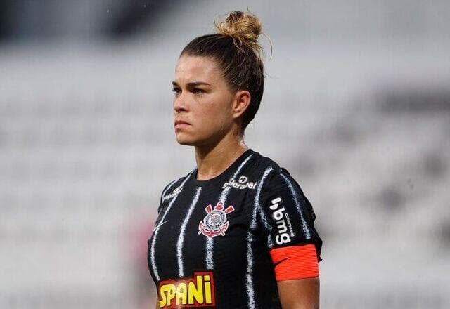 Corinthians: lateral-esquerda Tamires pede desculpa por usar chuteira verde