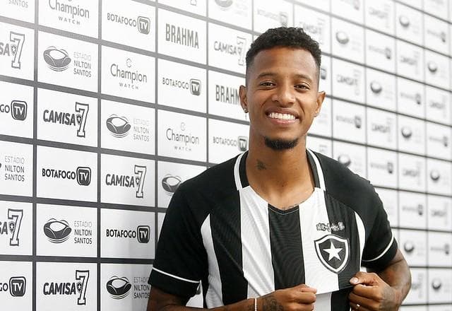 Apresentado, Tchê Tchê sonha com Botafogo no caminho dos títulos