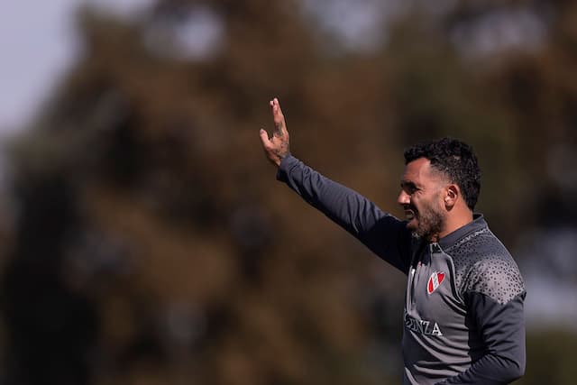 Tévez é internado em hospital na Argentina após sentir dores no peito