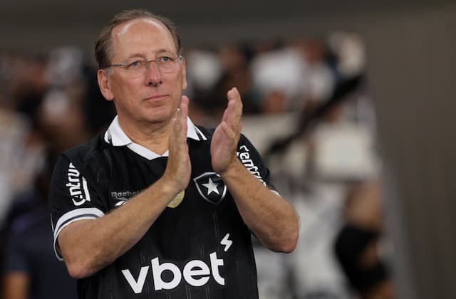Textor reclama de pênalti marcado contra Botafogo: "Vergonhoso"