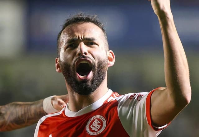 Santos encaminha contratação do meio-campista Thiago Maia