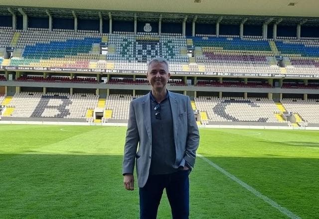 Tiago Nunes desembarca no RJ e diz: "Acredito no título do Botafogo"