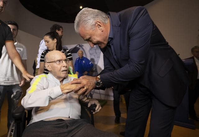 Tite repete Zagallo e Telê e pode virar top-3 em ranking da seleção