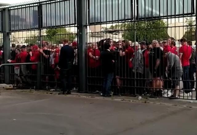 Chefe da Polícia de Paris reconhece erros em confusão antes da final da Champions