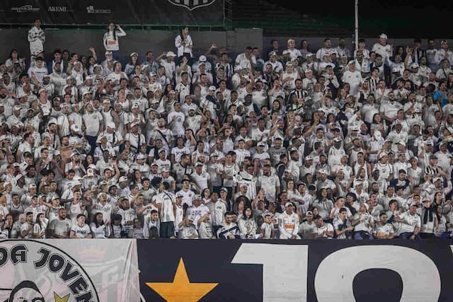 Organizada dispara contra diretoria, elenco e Neymar após tropeço do Santos