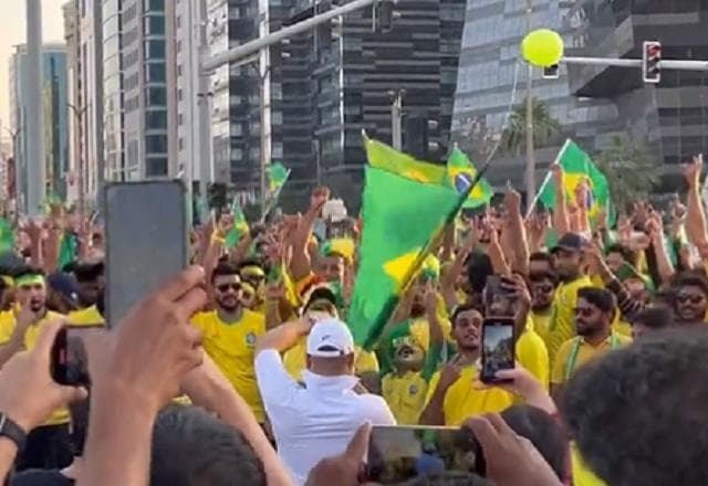 Vídeo: indianos se juntam a brasileiros em festa pelo Brasil no Catar
