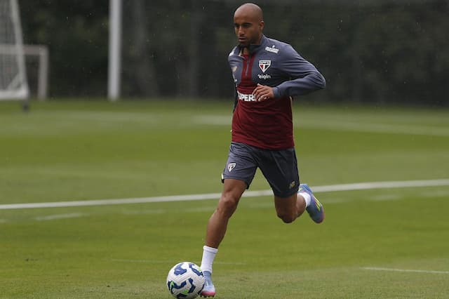 São Paulo se reapresenta com Lucas e Luiz Gustavo em campo