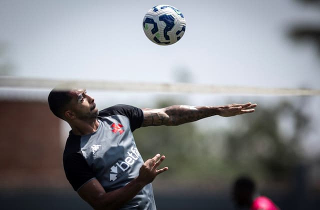 Vasco tem um reforço e um desfalque para o clássico com o Fluminense