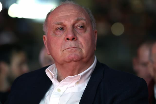 Presidente do Bayern alfineta Barcelona: "Se só comprar, de repente tem milhões em dívidas"