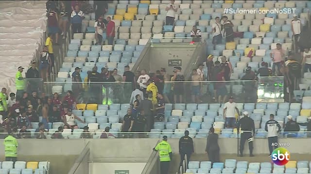 Confusão entre polícia e torcida do Lanús provoca atraso em partida do Fluminense