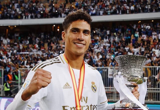 Após nova lesão no joelho, Varane anuncia sua aposentadoria do futebol