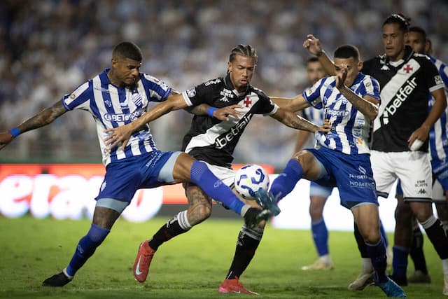 Com vermelho contra o CSA, João Victor não cumpre promessa no Vasco
