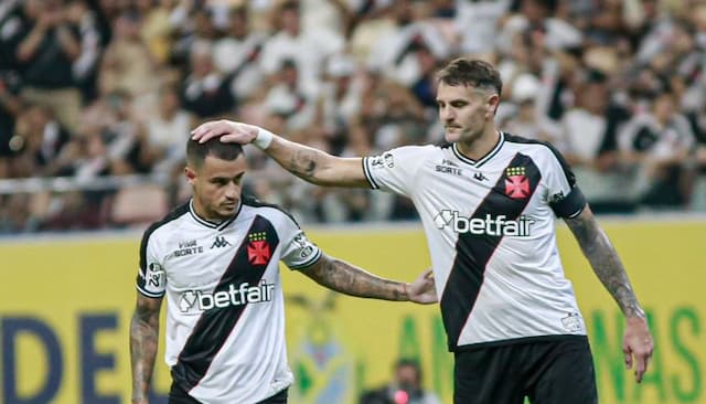 Vegetti brinca com Coutinho sobre seleção: "Carletto já te ligou?"