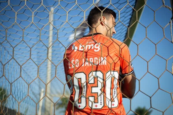 Vasco anuncia renovação Léo Jardim até o fim de 2030