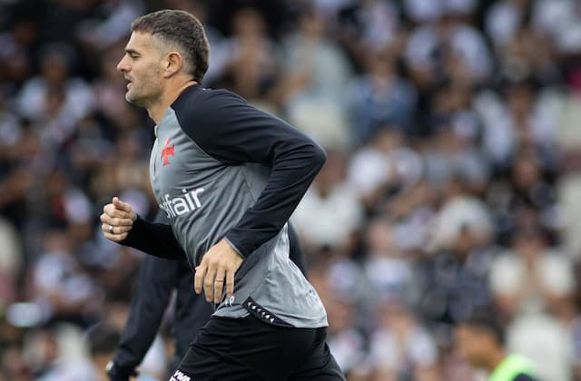 Vegetti leva terceiro amarelo e desfalca Vasco contra o Santos