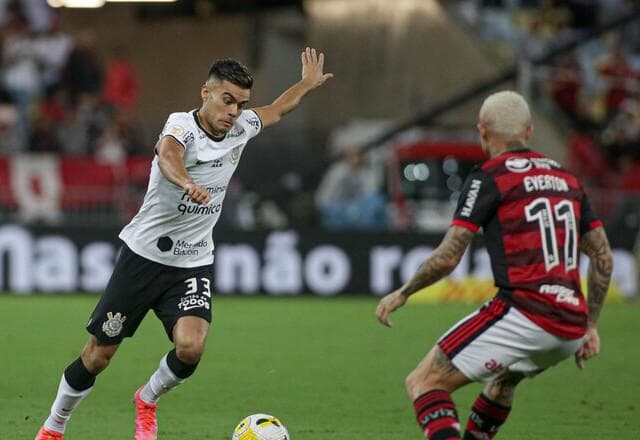 Flamengo x Corinthians: onde assistir, escalações e desfalques