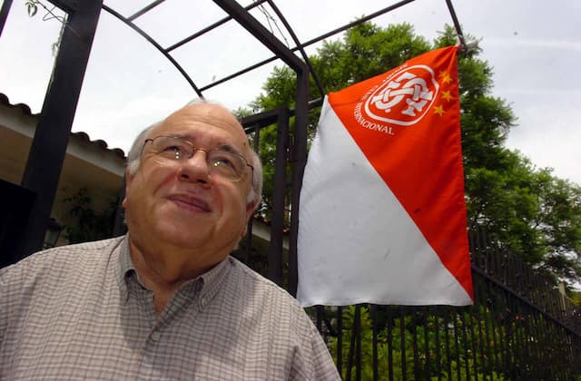Internacional presta homenagem a Luis Fernando Veríssimo