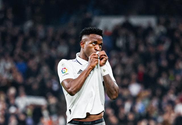 Vini Jr completa 200 jogos pelo Real, marca e provoca expulsão de brasileiro