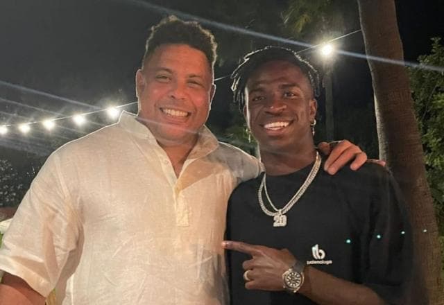 Vini Jr se encontra com Ronaldo Fenômeno: "Me ensinando o caminho do troféu"