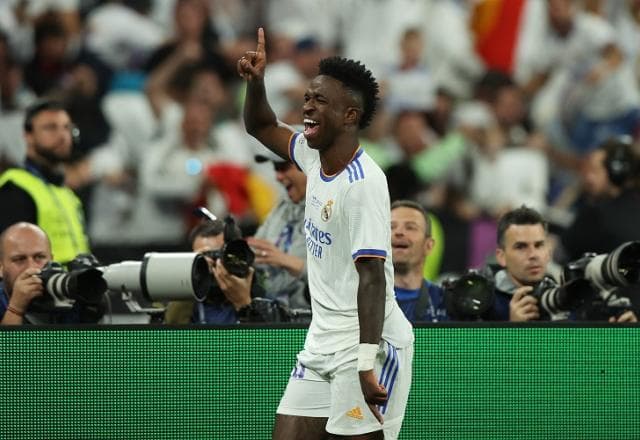 Vini Jr abre o placar para o Real Madrid contra o Liverpool