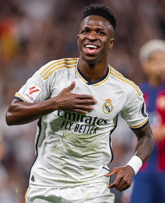 Vinícius Júnior ri de provocação a meia do Barcelona e é criticado por jornal