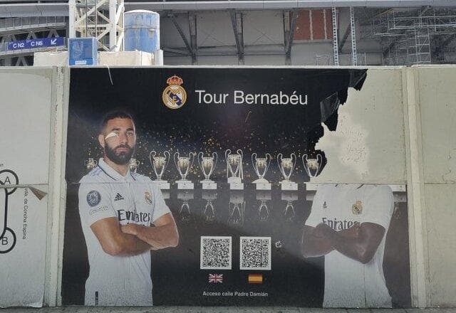 Pôster de Vinícius Júnior em estádio do Real Madrid é alvo de vandalismo
