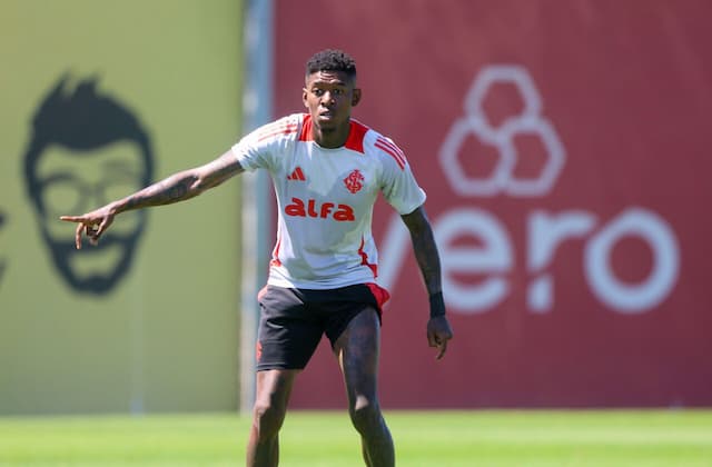 Vitão, do Internacional, sofre lesão no ligamento do joelho