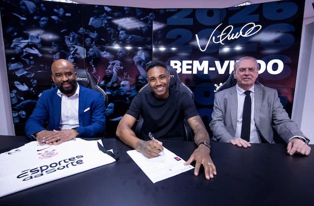 Corinthians anuncia a contratação do atacante Vitinho