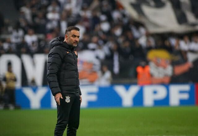 Torcida do Corinthians lamenta não reencontrar Vítor Pereira