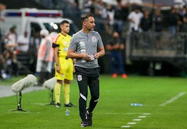Com Covid-19, Vítor Pereira pode ser ausência em Corinthians x Boca
