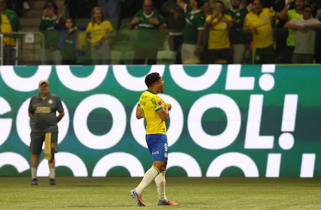 Jornal espanhol pede Vitor Roque na seleção brasileira