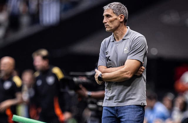 Vojvoda destaca melhor atuação do Santos e vê evolução após vitória: "Melhor partida"