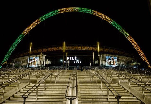 Premier League anuncia homenagens a Pelé em rodada do Ano Novo