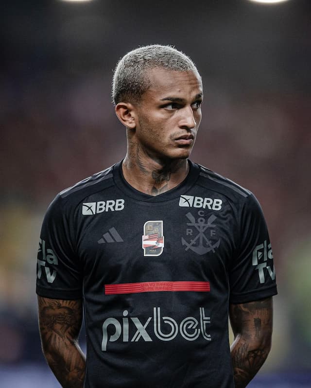 Wesley, do Flamengo, é acusado de agressão a homem no Rio de Janeiro
