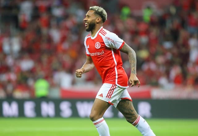 Internacional leva a melhor contra o Vitória e mantém sequência sem perder