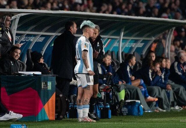 Atacante da Argentina explica tatuagem sobre Cristiano Ronaldo: "Minha inspiração"