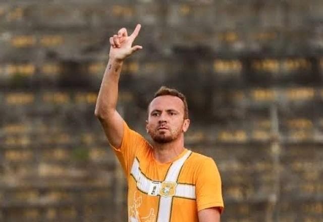 Ex-Santos, atacante Zé Love lamenta desemprego: "Meu coração chora"