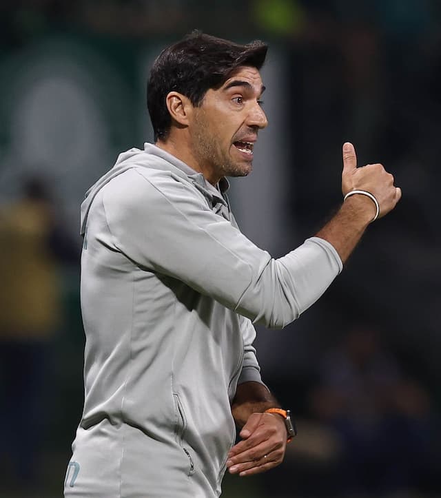 Abel Ferreira lamenta lesão de Estêvão e admite: "Estamos em mau momento"