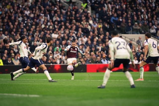 Tottenham perde em casa para o Aston Villa e se distancia dos líderes