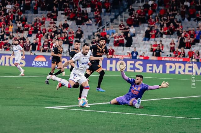 Athletico e Fortaleza empatam em jogo eletrizante pelo Brasileirão