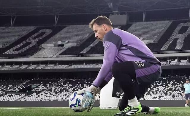 Neto, do Botafogo, agradece apoio da torcida após grave lesão