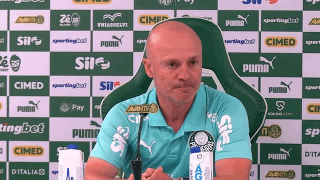 Vítor Castanheira desconversa sobre vaias e enaltece "comunhão" com torcida do Palmeiras