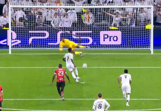 Tudo igual! Vini Jr cobra pênalti de cavadinha e empata para o Real Madrid