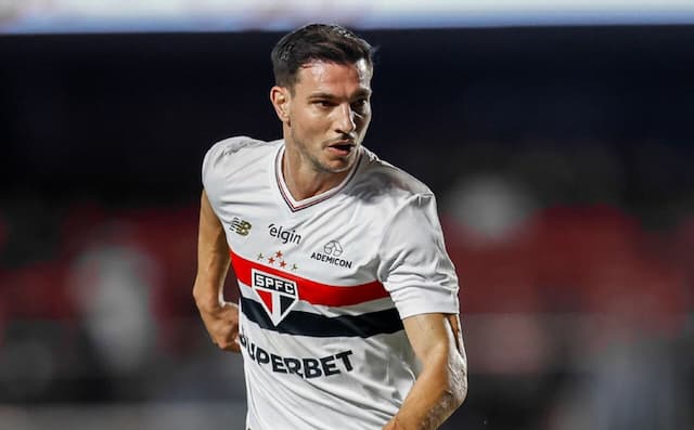 Sem opções na lateral-direita, São Paulo pode dar chance a jovem da base